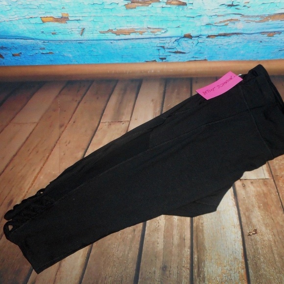 Betsey Johnson Pants - Betsey Johnson Black Cropped Performance Pants NWT